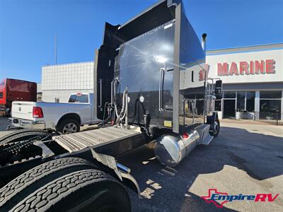 2017 Peterbilt 389   - Photo 3 - Liberty, TX 77575