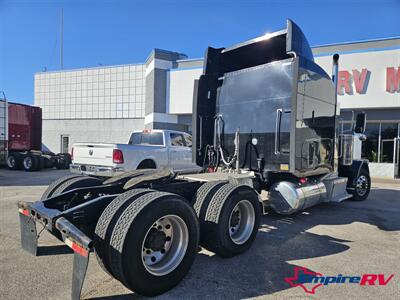 2017 Peterbilt 389   - Photo 4 - Liberty, TX 77575