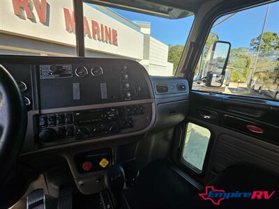 2017 Peterbilt 389   - Photo 8 - Liberty, TX 77575