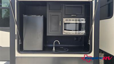 2018 SIERRA 387MKOK   - Photo 5 - Liberty, TX 77575