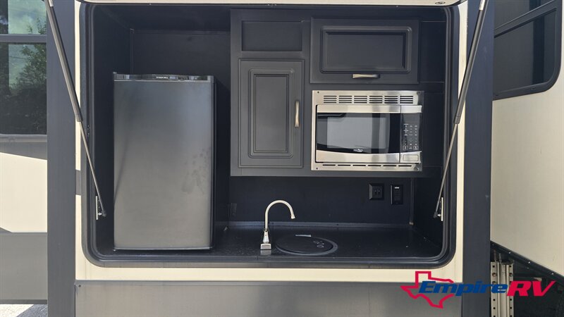 2018 SIERRA 387MKOK - Photo 5 - Liberty, TX 77575