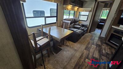 2018 SIERRA 387MKOK   - Photo 27 - Liberty, TX 77575