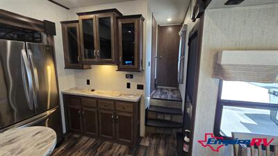 2018 SIERRA 387MKOK   - Photo 19 - Liberty, TX 77575