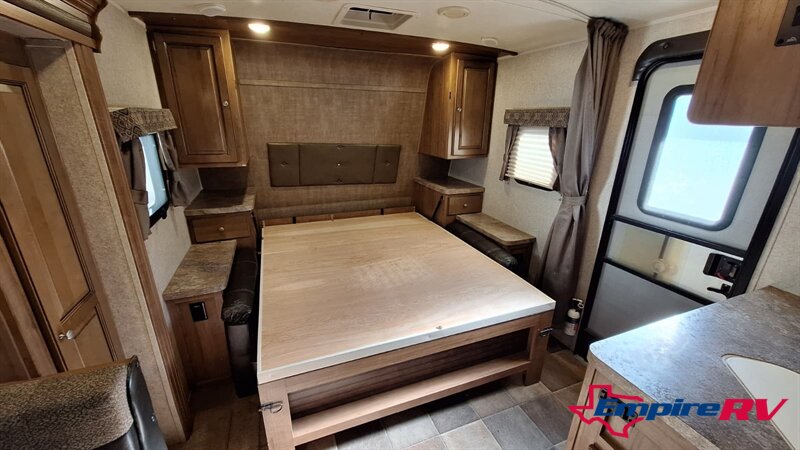 2017 Forest River Flagstaff 25bhs - Photo 11 - Liberty, TX 77575