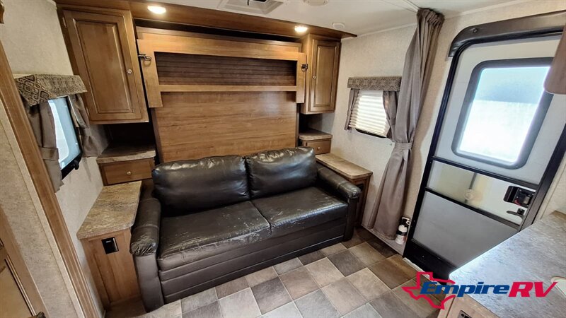 2017 Forest River Flagstaff 25bhs - Photo 12 - Liberty, TX 77575