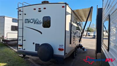 2017 Forest River Flagstaff 25bhs - Photo 4 - Liberty, TX 77575