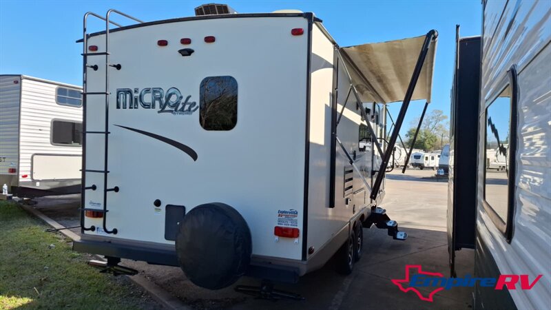 2017 Forest River Flagstaff 25bhs - Photo 4 - Liberty, TX 77575