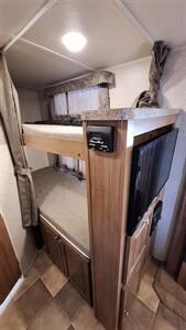 2017 Forest River Flagstaff 25bhs - Photo 8 - Liberty, TX 77575