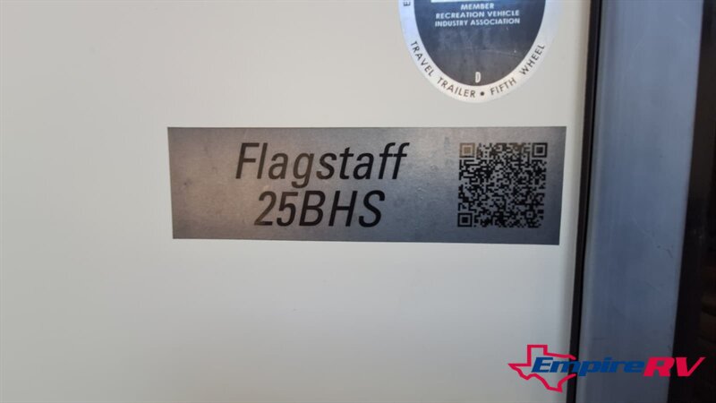 2017 Forest River Flagstaff 25bhs - Photo 5 - Liberty, TX 77575
