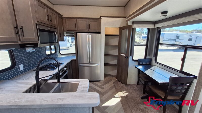 2021 Forest River Salem - Photo 6 - Liberty, TX 77575