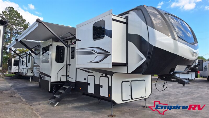 2023 Keystone Alpine   - Photo 1 - Liberty, TX 77575
