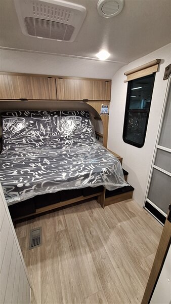 2026 Forest River Salem 300ICE - Photo 19 - Liberty, TX 77575