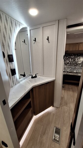 2026 Forest River Salem 300ICE - Photo 25 - Liberty, TX 77575