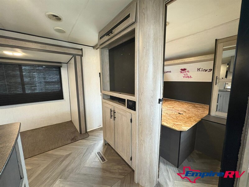 2021 Heartland PROWLER 320BH - Photo 11 - Liberty, TX 77575