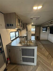 2021 Heartland PROWLER 320BH   - Photo 20 - Liberty, TX 77575