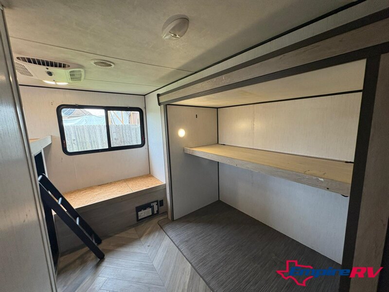 2021 Heartland PROWLER 320BH - Photo 22 - Liberty, TX 77575