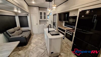  Forest River Wildcat 353BHL   - Photo 9 - Liberty, TX 77575