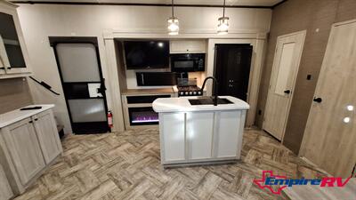  Forest River Wildcat 353BHL   - Photo 10 - Liberty, TX 77575