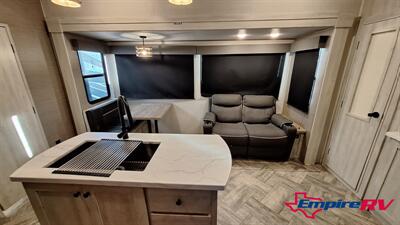  Forest River Wildcat 353BHL   - Photo 11 - Liberty, TX 77575