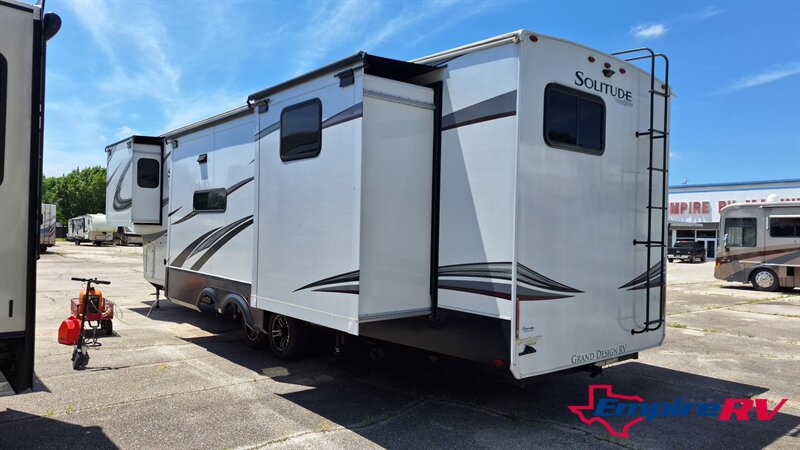 2021 Grand Design Solitude 3740BHR - Photo 5 - Liberty, TX 77575