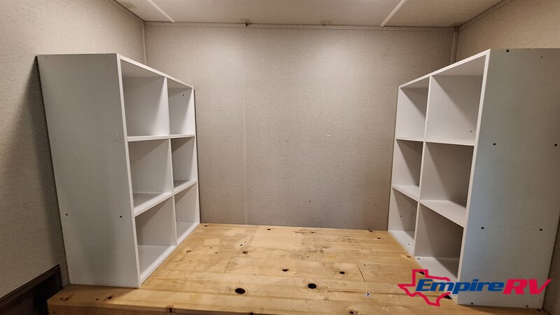 2021 Grand Design Solitude 3740BHR - Photo 14 - Liberty, TX 77575