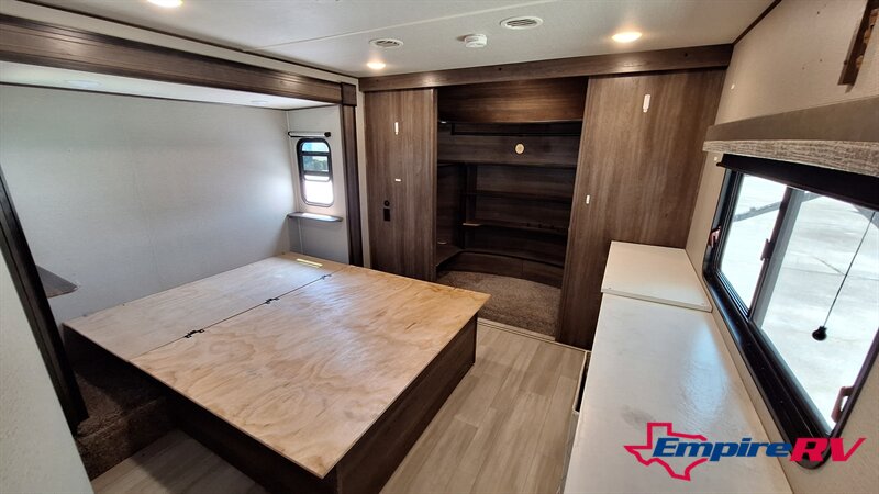 2021 Grand Design Solitude 3740BHR - Photo 18 - Liberty, TX 77575
