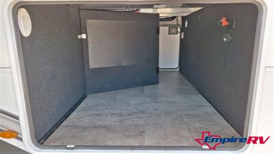 2021 Grand Design Solitude 3740BHR - Photo 8 - Liberty, TX 77575