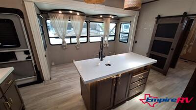 2021 Grand Design Solitude 3740BHR - Photo 12 - Liberty, TX 77575