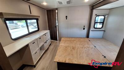 2021 Grand Design Solitude 3740BHR - Photo 21 - Liberty, TX 77575