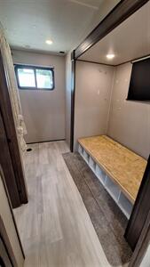 2021 Grand Design Solitude 3740BHR - Photo 13 - Liberty, TX 77575