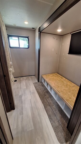 2021 Grand Design Solitude 3740BHR - Photo 13 - Liberty, TX 77575