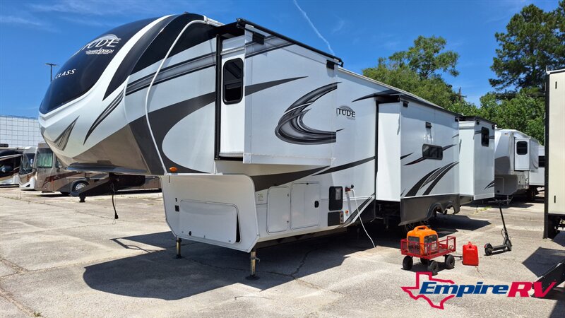 2021 Grand Design Solitude 3740BHR - Photo 3 - Liberty, TX 77575