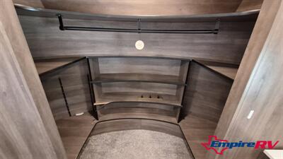 2021 Grand Design Solitude 3740BHR - Photo 19 - Liberty, TX 77575