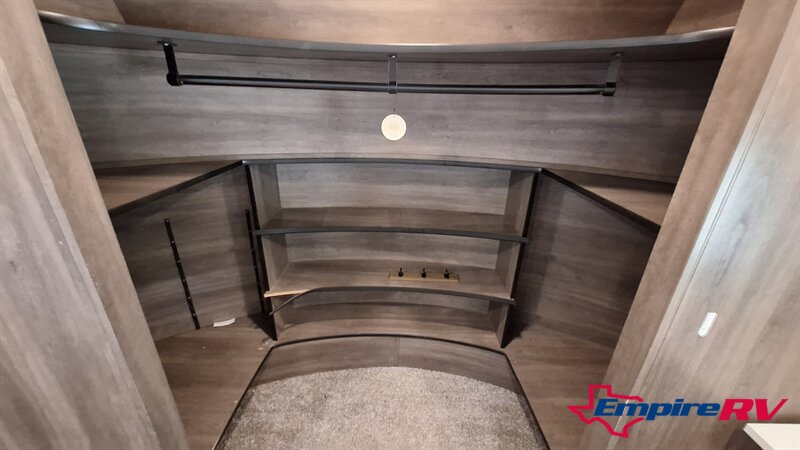 2021 Grand Design Solitude 3740BHR - Photo 19 - Liberty, TX 77575