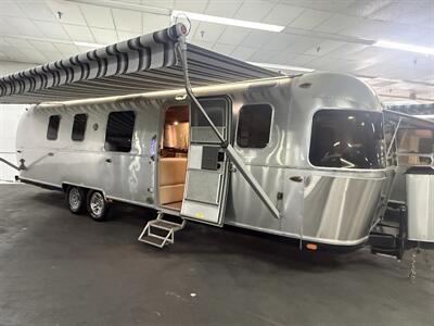 2019 Airstream Classic 33FB - Photo 4 - Oxnard, CA 93030