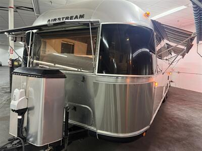 2019 Airstream Classic 33FB - Photo 7 - Oxnard, CA 93030