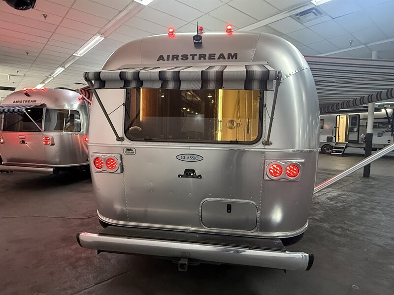 2019 Airstream Classic 33FB - Photo 13 - Oxnard, CA 93030