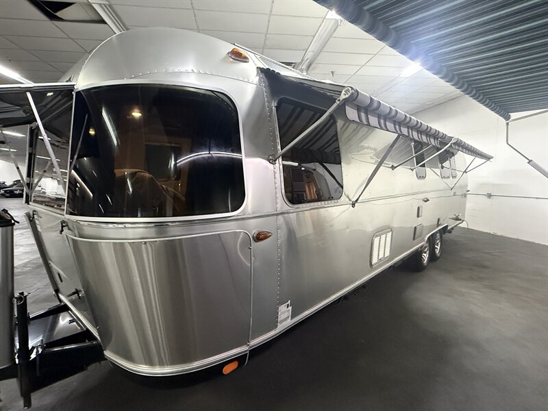 2019 Airstream Classic 33FB - Photo 5 - Oxnard, CA 93030