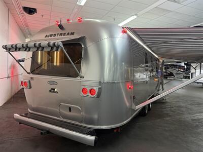 2019 Airstream Classic 33FB - Photo 12 - Oxnard, CA 93030
