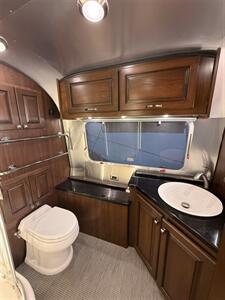2019 Airstream Classic 33FB - Photo 20 - Oxnard, CA 93030