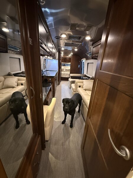 2019 Airstream Classic 33FB - Photo 23 - Oxnard, CA 93030