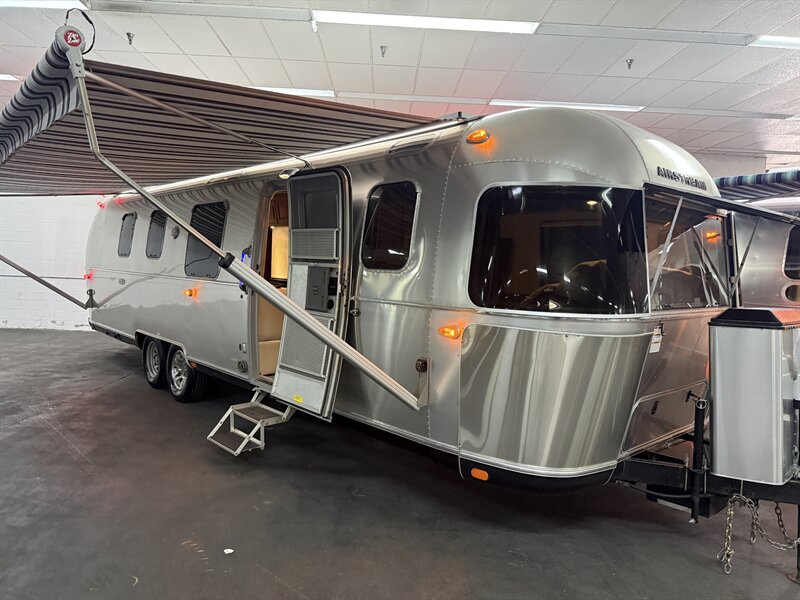 2019 Airstream Classic 33FB  