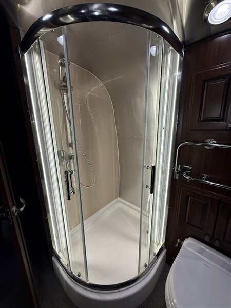2019 Airstream Classic 33FB - Photo 25 - Oxnard, CA 93030