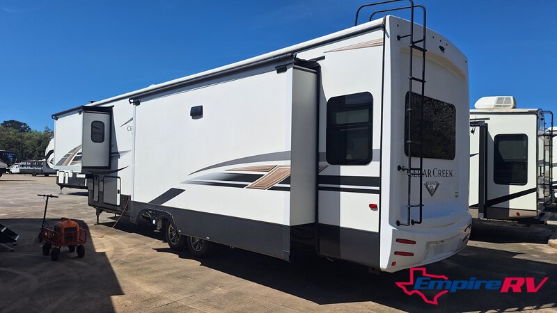 2021 Forest River Cedar Creek - Photo 3 - Liberty, TX 77575