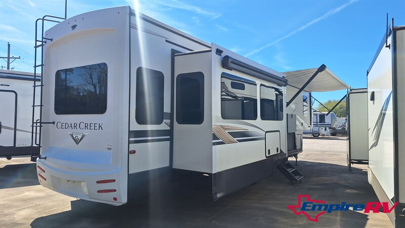 2021 Forest River Cedar Creek - Photo 4 - Liberty, TX 77575