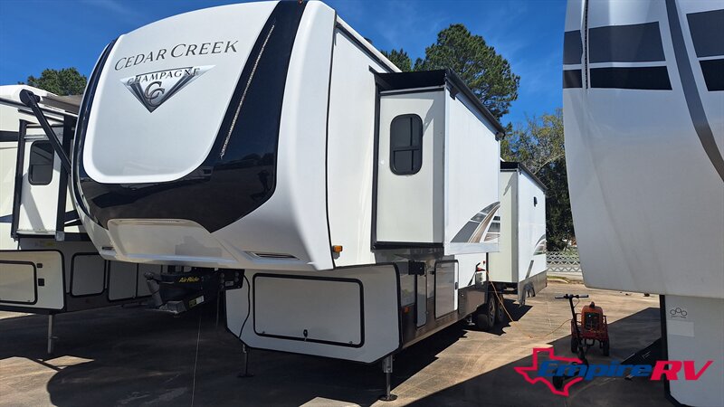 2021 Forest River Cedar Creek - Photo 2 - Liberty, TX 77575