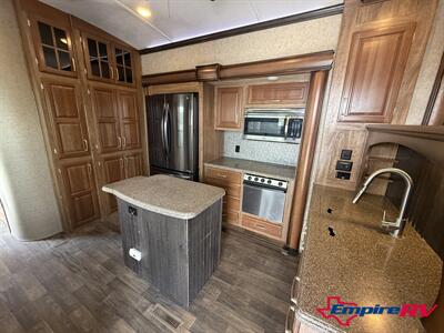2016 Keystone Montana 3711FL   - Photo 7 - Liberty, TX 77575