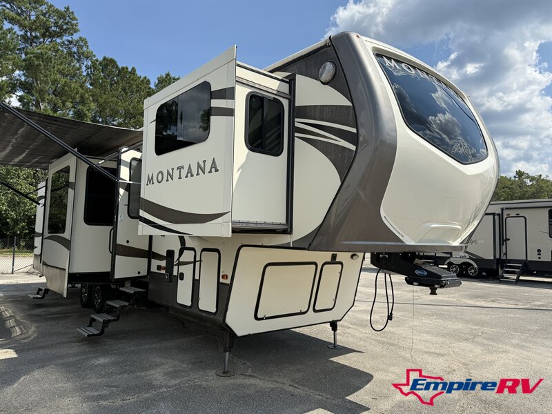 2016 Keystone Montana 3711FL - Photo 2 - Liberty, TX 77575