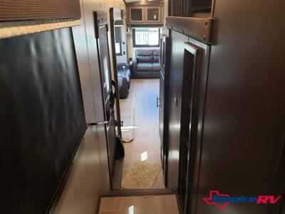 2021 Jayco NORTH POINT 377RLBH   - Photo 27 - Liberty, TX 77575