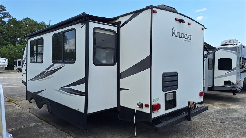 2020 Forest River Wildcat 311RKS - Photo 3 - Liberty, TX 77575